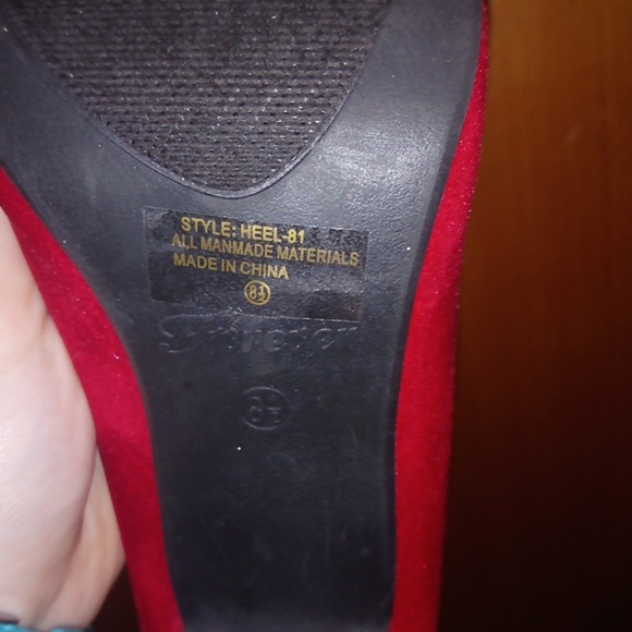 Heels - Picture 4 of 4